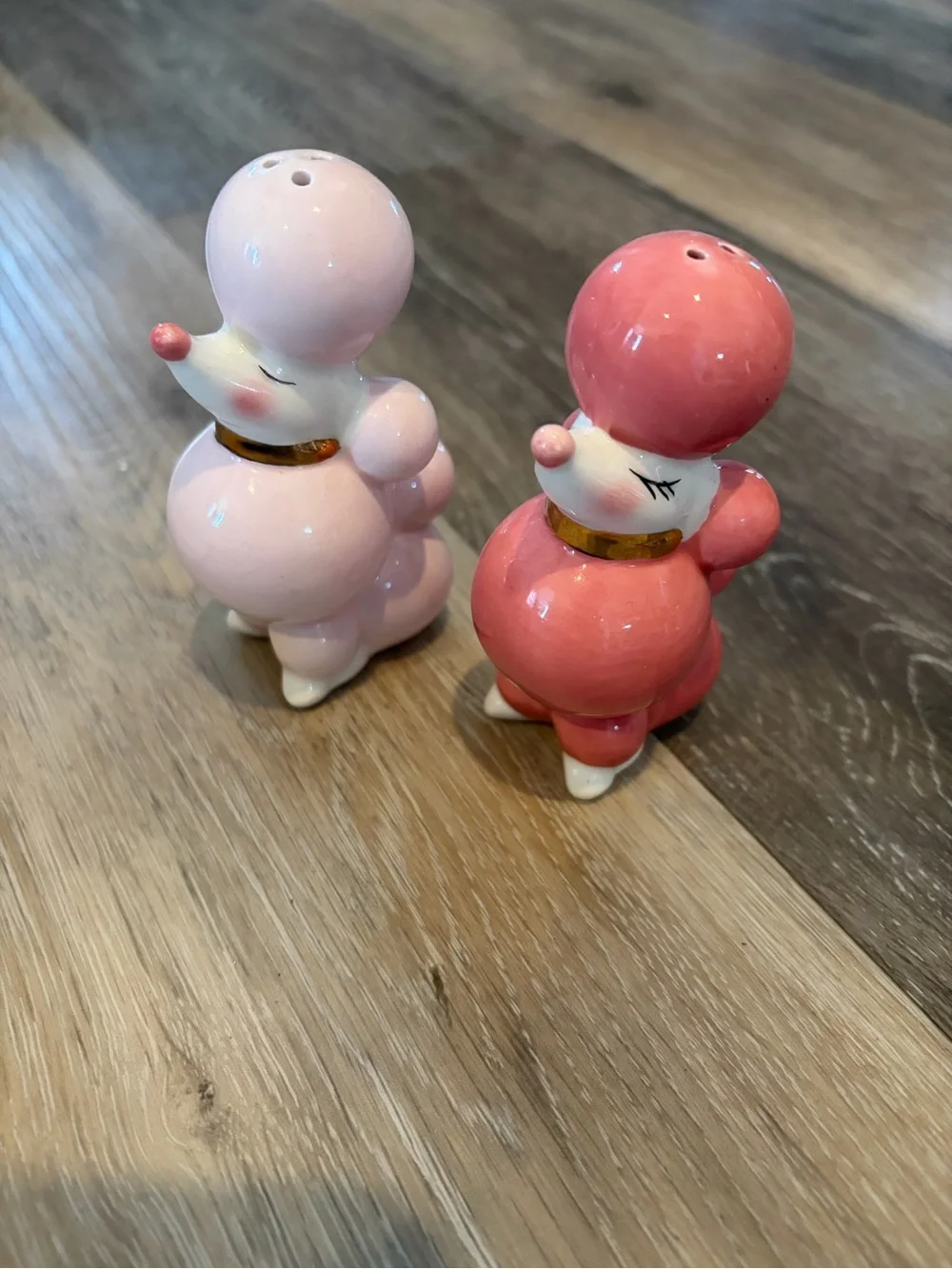 NWOT Ceramic Poodle Salt & Pepper Shaker Set 🐩 💖